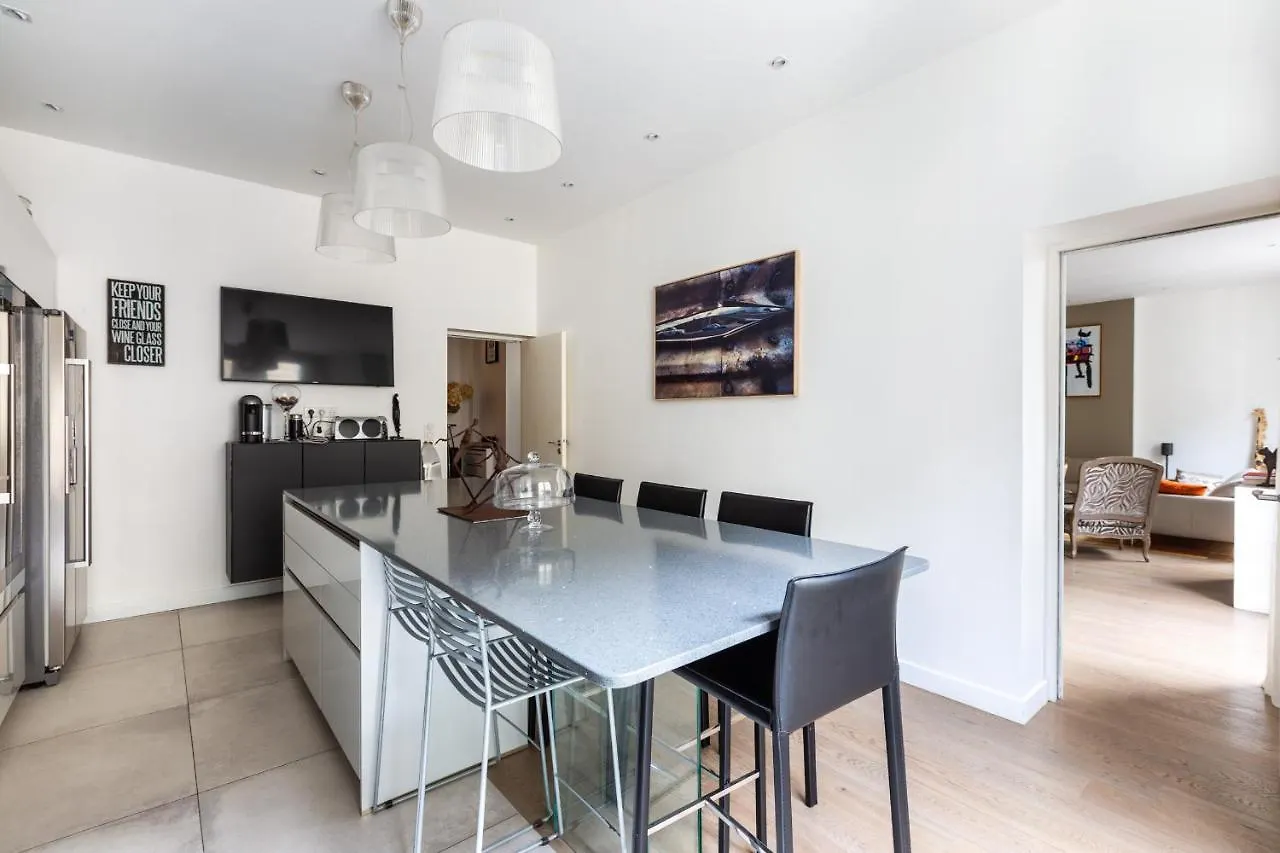 Charme Parisien Pres De L'Arc De Triomphe - 183 M² Apartment 0*, Paris