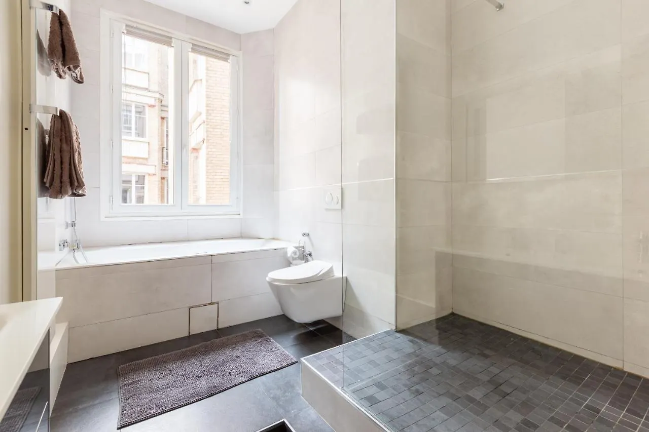 Charme Parisien Pres De L'Arc De Triomphe - 183 M² Apartment 0*, Paris